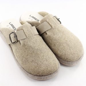 Zapatilla de casa para Mujer. Tira con hebilla. Color: Beig S60-22062