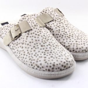 Zapatillas de Casa para Mujer. Manchas adorno hebilla. Fabricadas en españa. Color: Beig S60-22064