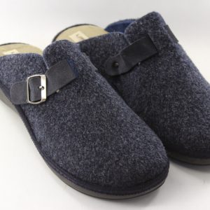 Zapatillas de casa para hombre. Plantilla muy confortable. Detalle hebilla. Fabricadas en España Color: Marino C60-6433